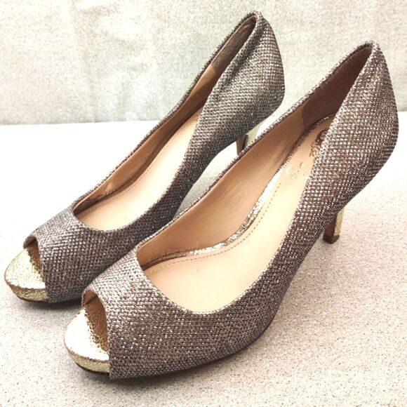 Vince Camuto Silver Grey  Peep-Toe Heels Shoes Formal Party Sz 6 - Picture 2 of 15